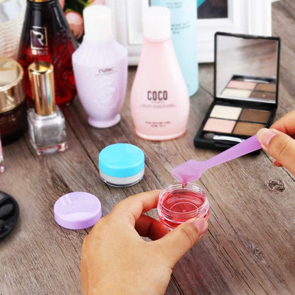 50Pcs Mini Disposable Makeup Spatulas for Face Mask Facial Cream, 50 Pack Plastic Tip Mini Cosmetic Spoon Tool for Skincare Mixing, Sampling, Waxing DIY Facial Mask Stick, Clear Pink Purple